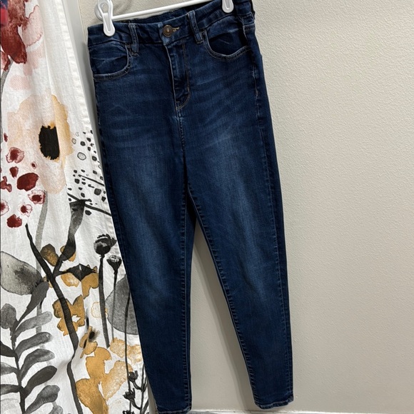 American Eagle Outfitters Denim - Women’s American Eagle Outfitters Curvy Hi-Rise jegging jeans. Size 4 short.